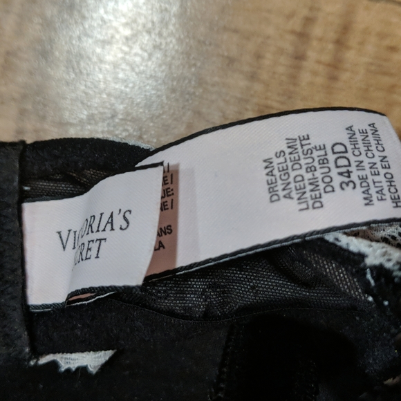 Victoria's Secret bra. New, never worn. - Picture 3 of 3